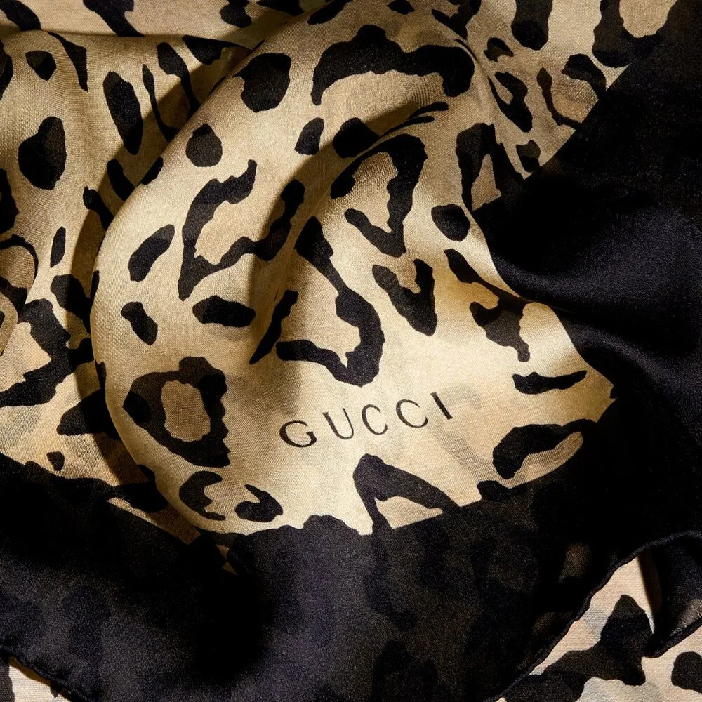 New Gucci Animal Print Silk Satin Stole Wrap